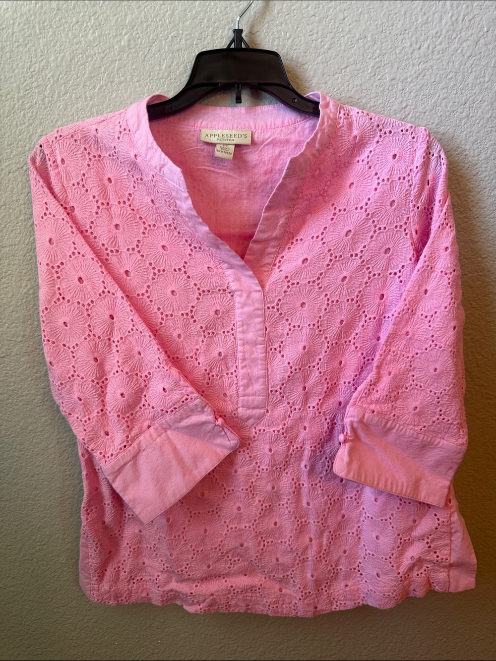 Preppy Appleseed's Petites Pink Eyelet Linen Tunic Split V-neckline Top - Picture 2 of 8
